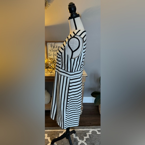 Ann Taylor - women’s dress 8 - Picture 3 of 7